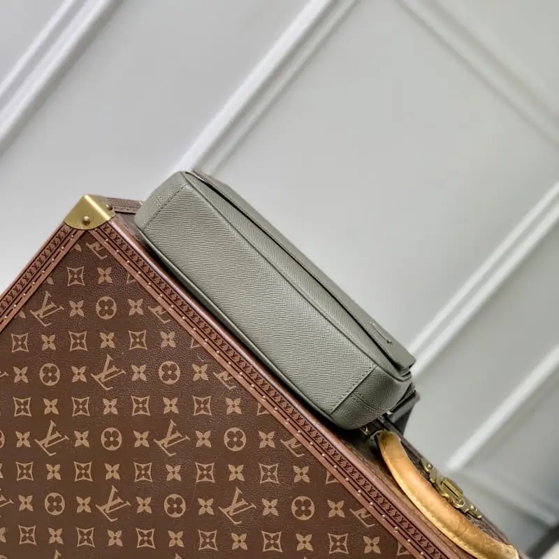 M30851 Green 26x20x7cm High Quality Bags - Image 4