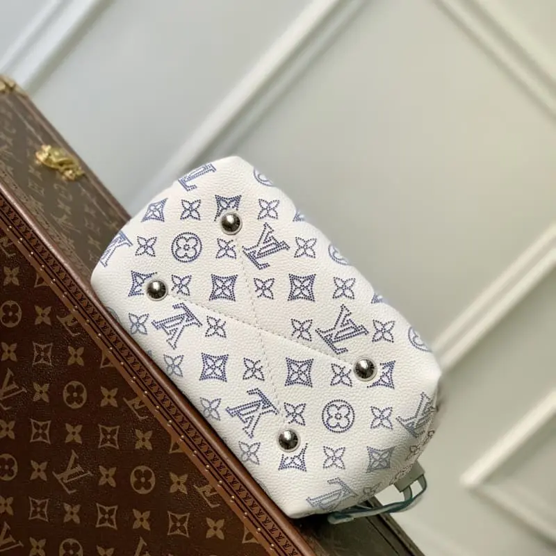 M11736 19x22x14cm High Quality Bags - Image 4