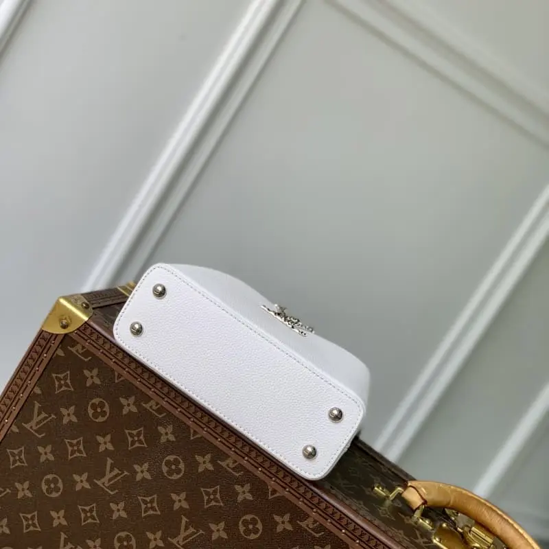 M24666 White 22x12x8cm High Quality Bags - Image 4