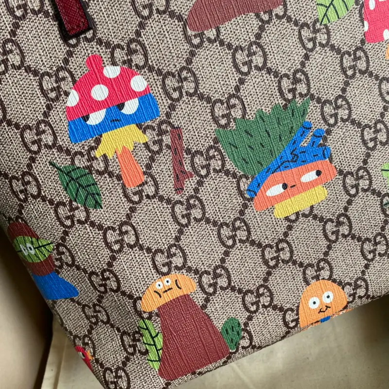 410812 CM 23 High-Quality Bags - Image 4