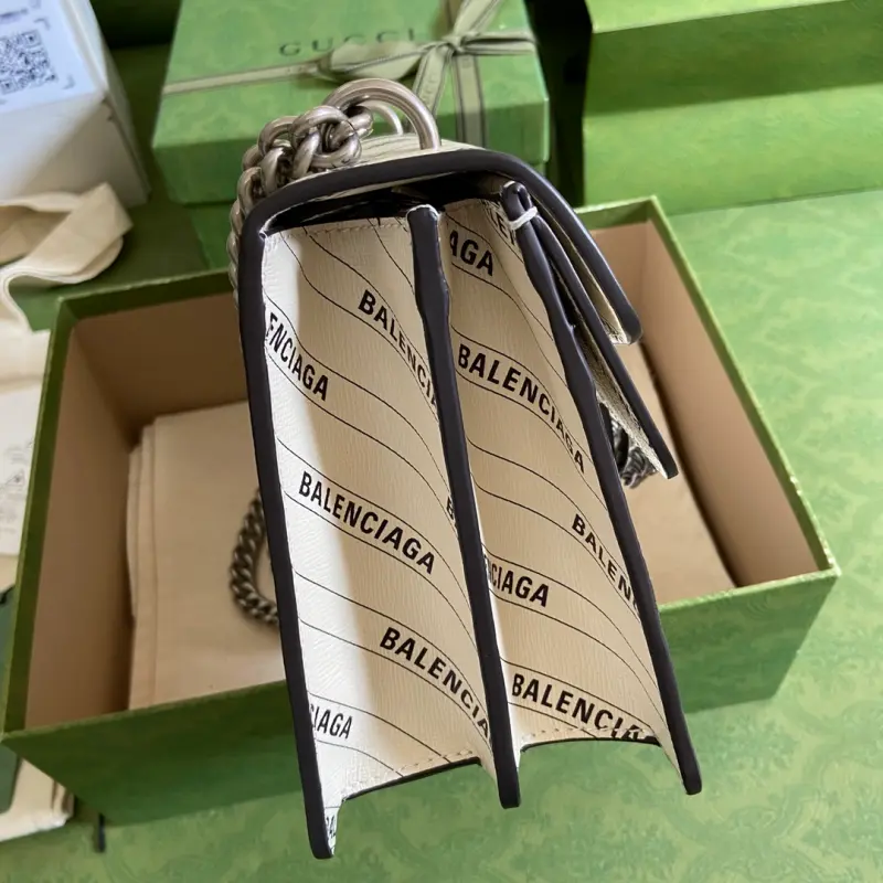 400249 CM 4 High-Quality Bags - Image 4