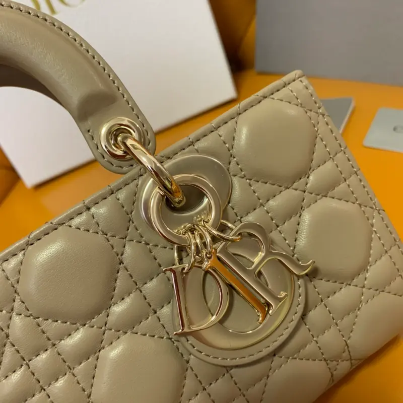 ML270 4 High Quality Bags - Image 10