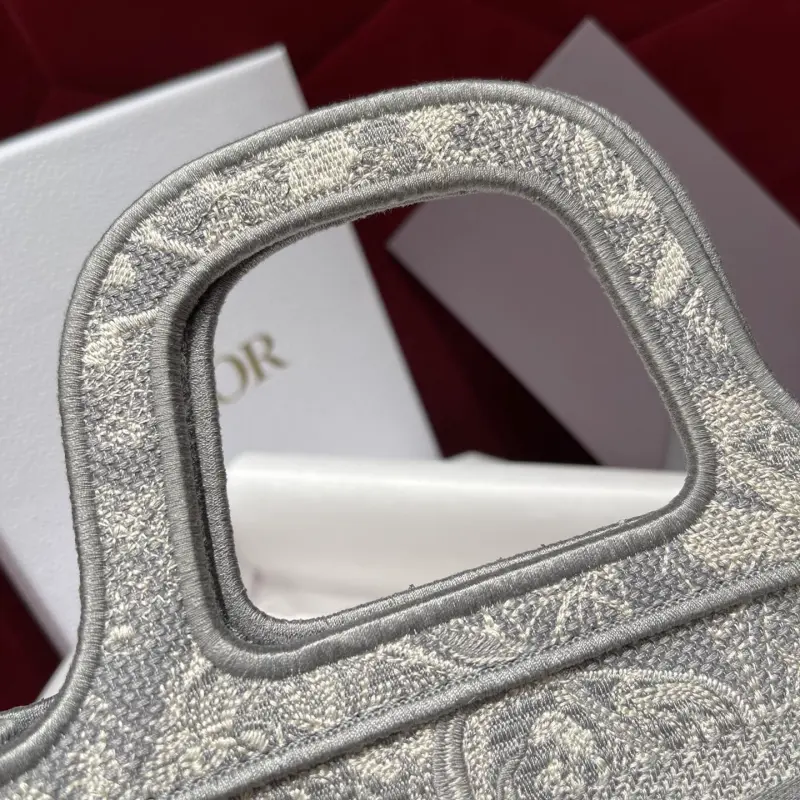 ML8 2 High Quality Bags - Image 5