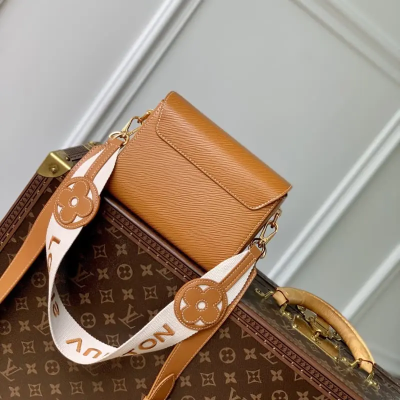 M24765 White 23x17x9.5cm High Quality Bags - Image 3