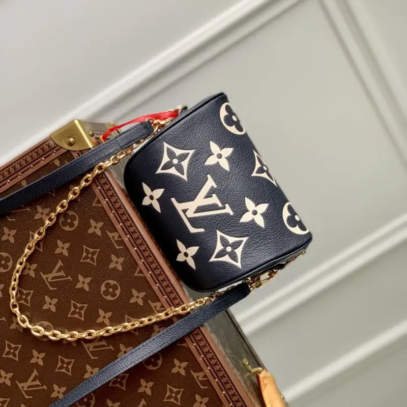 M46917Navy 17x12x9.5cm High Quality Bags - Image 3