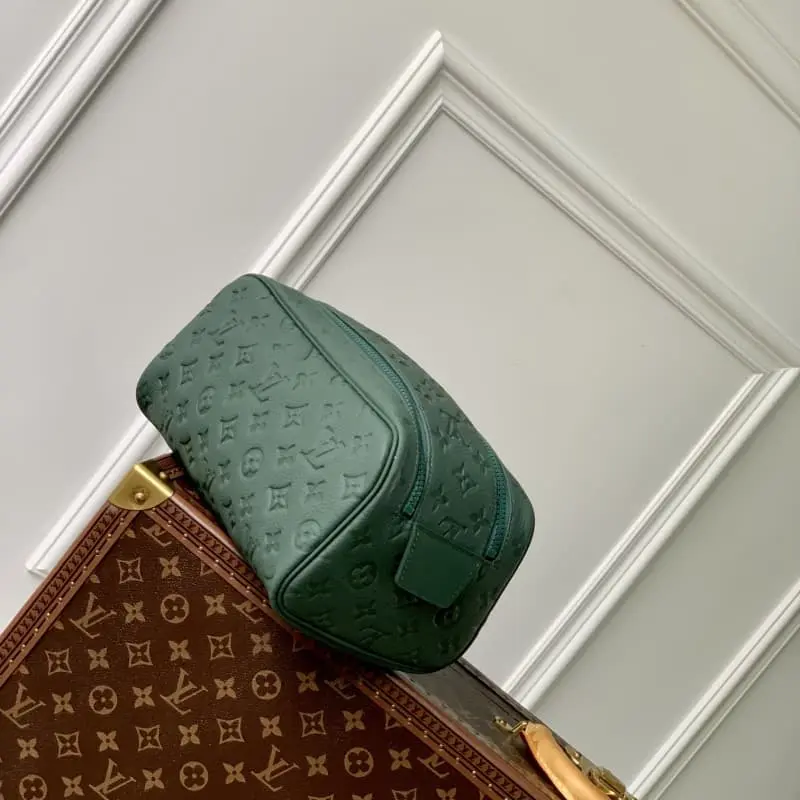 M24442 28x15x16.5cm High Quality Bags - Image 3