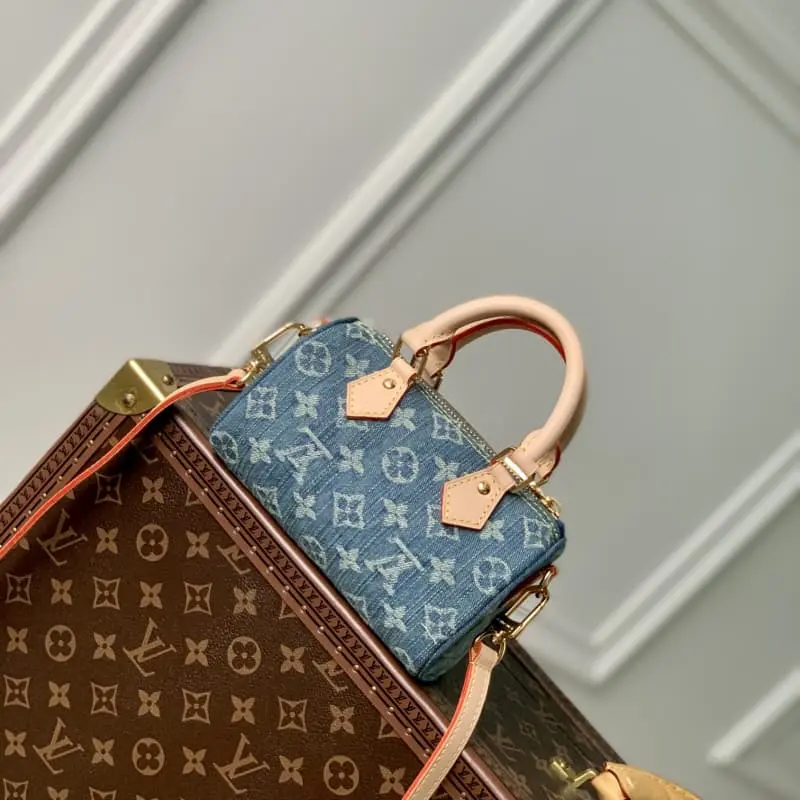 M82950 16x10x7.5cm High Quality Bags - Image 3