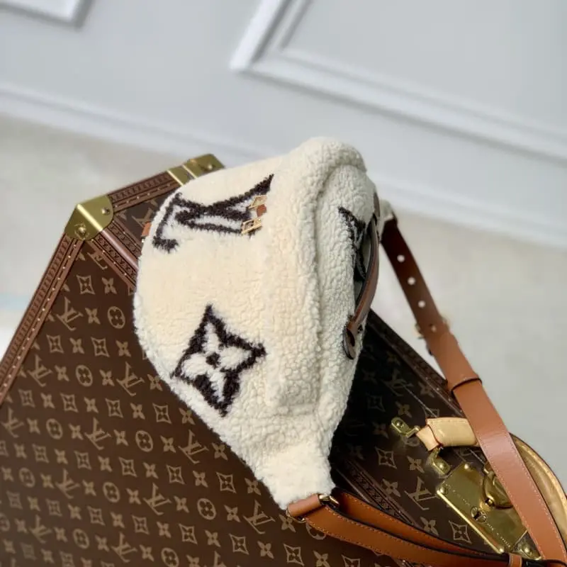 M23715 37x14x13cm High Quality Bags - Image 3