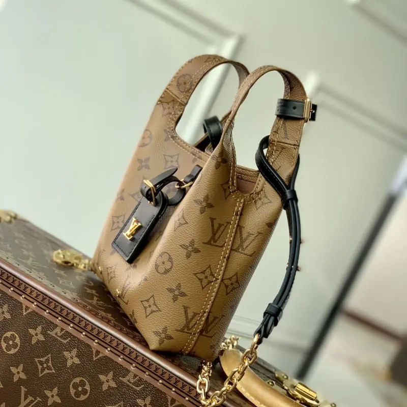 M46816 17x17x7cm High Quality Bags - Image 3