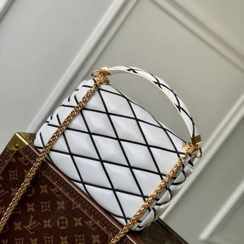 M22890 White 23x16x10cm High Quality Bags - Image 3