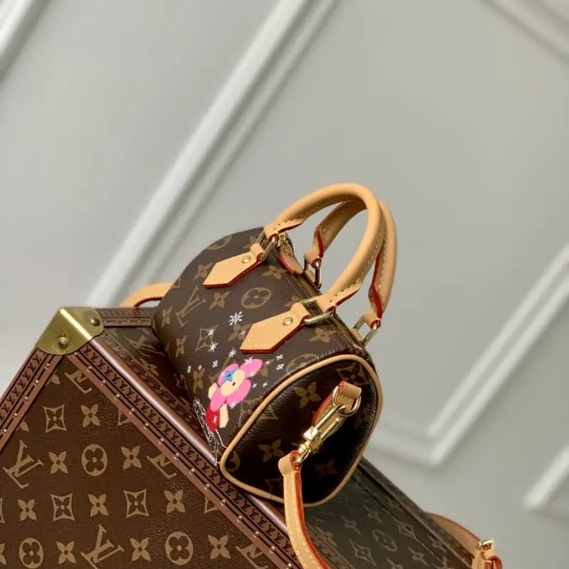 M82624 16x10x7.5cm High Quality Bags - Image 3