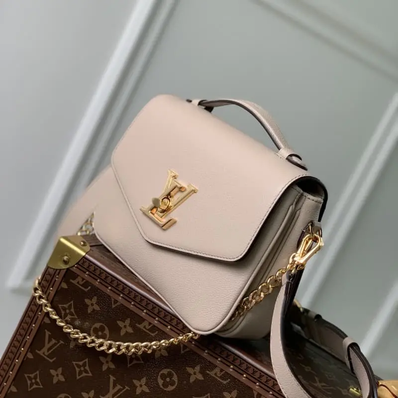 M22792 22x16x9.5cm High Quality Bags - Image 3