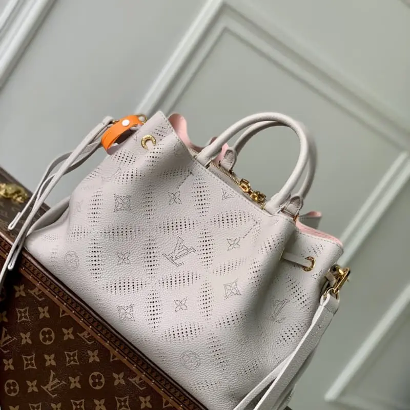 M13838 23x13x32cm High Quality Bags - Image 3