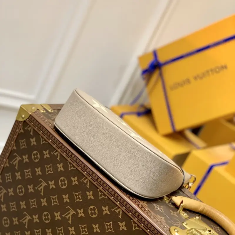 M46112 22x14x9cm High Quality Bags - Image 3