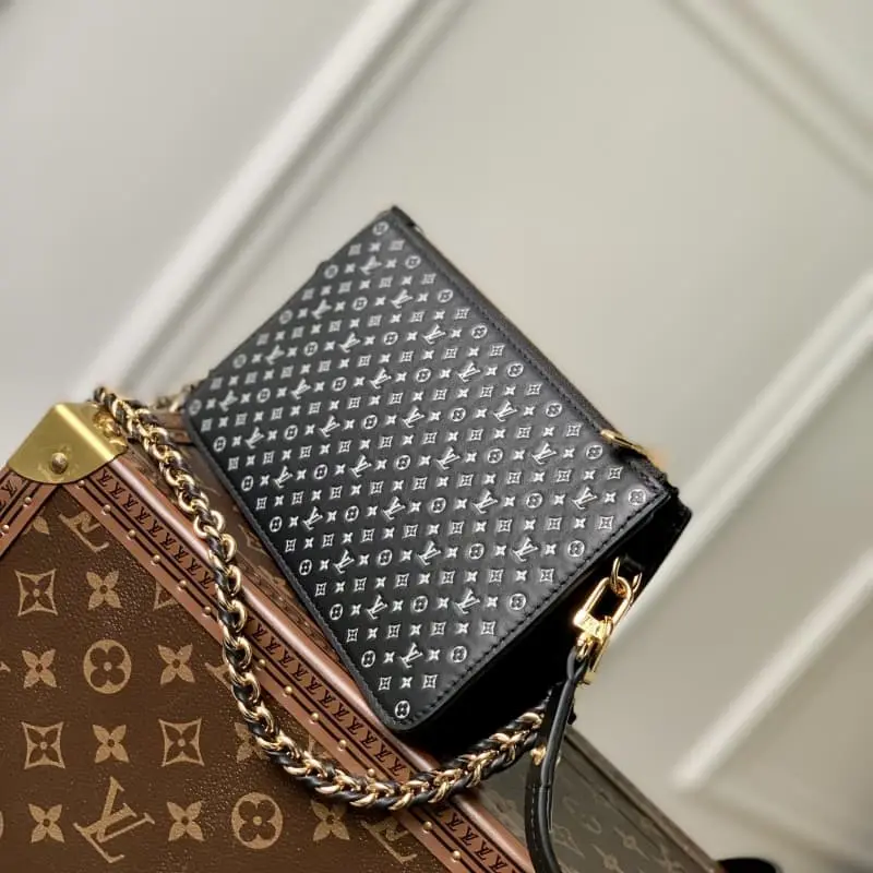 M82232 21.5x12.5x5cm High Quality Bags - Image 3