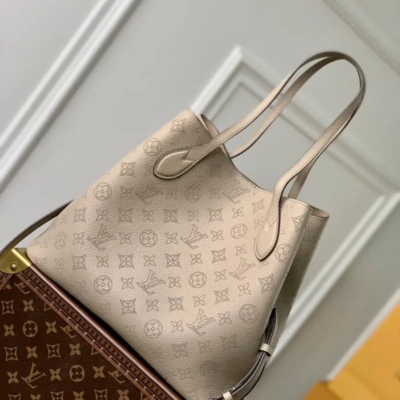 M21850 S2 30x27x16cm High Quality Bags - Image 3