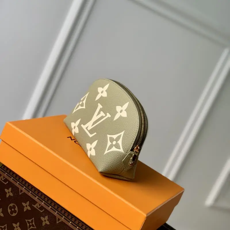 M82493 Green 17x12x6cm High Quality Bags - Image 3