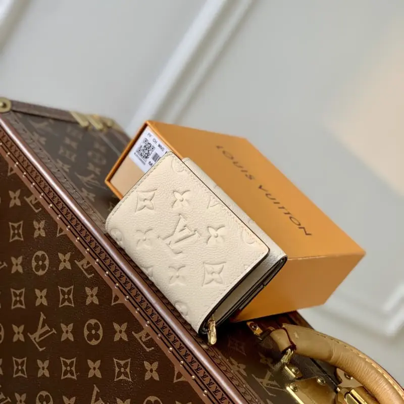 M81071 White (embossed) 11.5x8.5x4cm High Quality Bags - Image 3