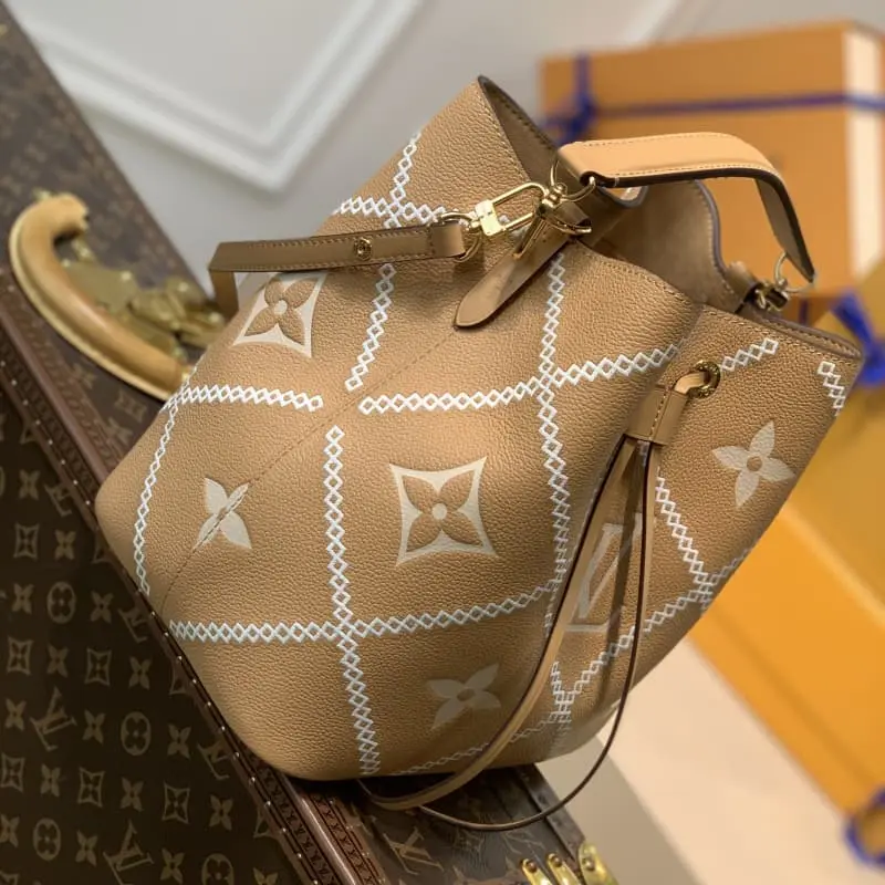 M46029 26x26x17.5cm High Quality Bags - Image 2