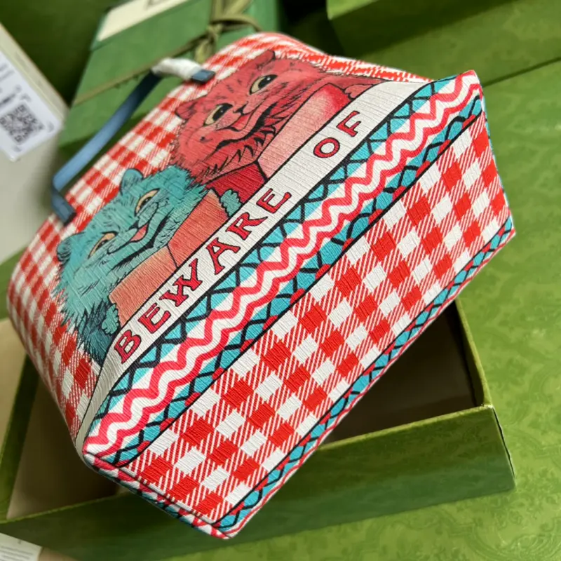 410812 CM 4 High-Quality Bags - Image 3