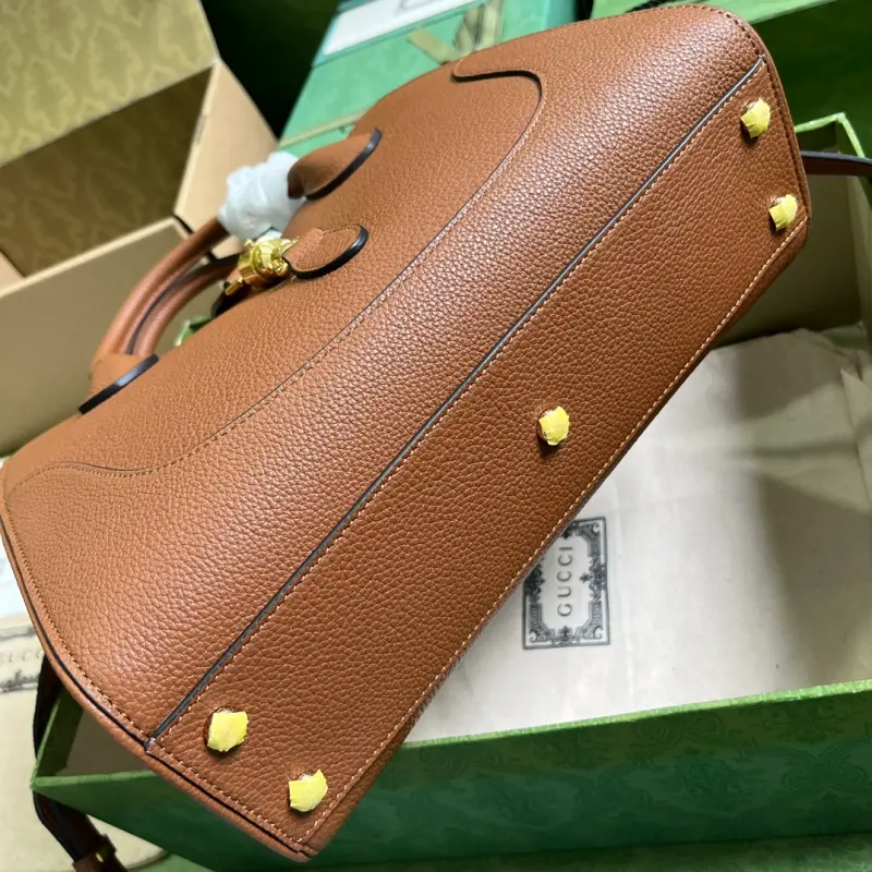 727810 CM 1 High-Quality Bags - Image 3