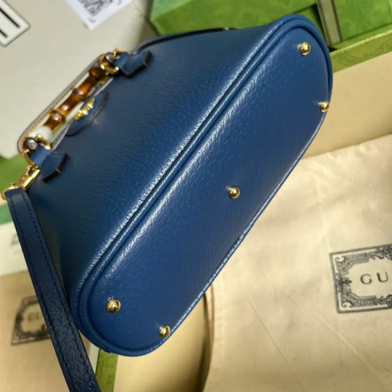 715775 CM 3 High-Quality Bags - Image 3