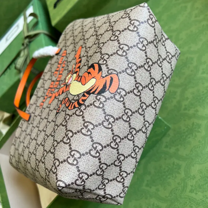 410812 CM 17 High-Quality Bags - Image 3