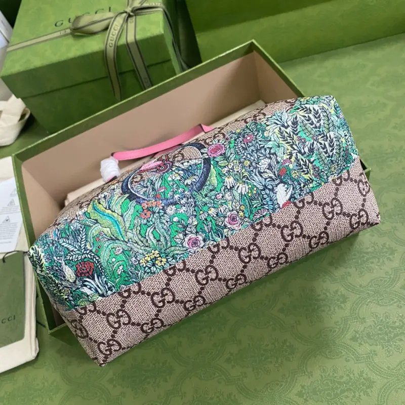 410812 CM 21 High-Quality Bags - Image 3