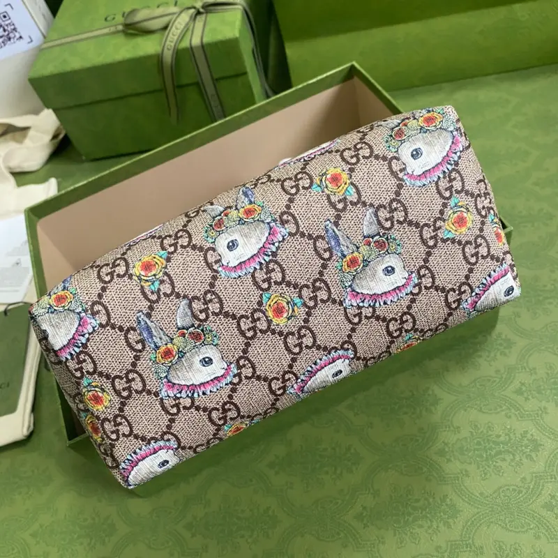 410812 CM 22 High-Quality Bags - Image 3