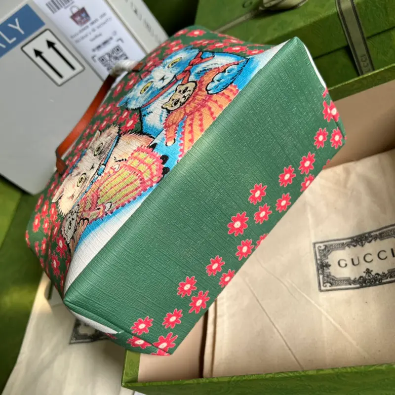 410812 CM 28 High-Quality Bags - Image 3