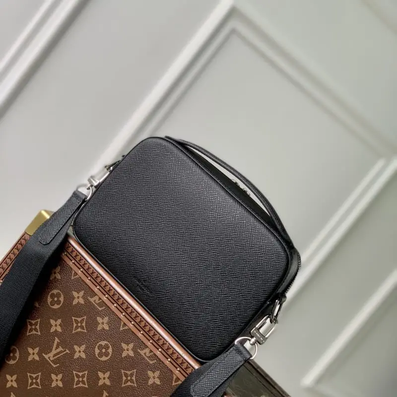 M11657 Black 22.5x15.5x7.5cm High Quality Bags - Image 3