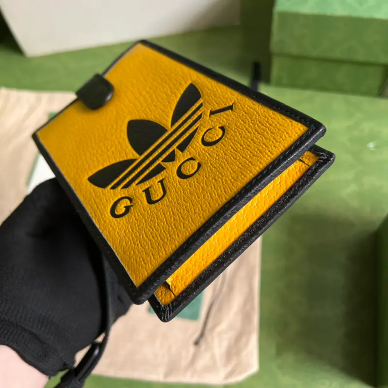 702203 CM 2 High-Quality Bags - Image 3