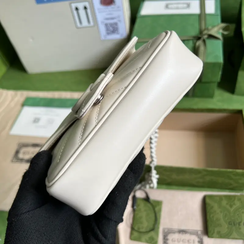 699757 CM 2 High-Quality Bags - Image 3