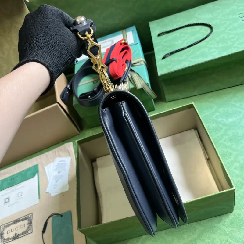 721172 CM 4 High-Quality Bags - Image 3