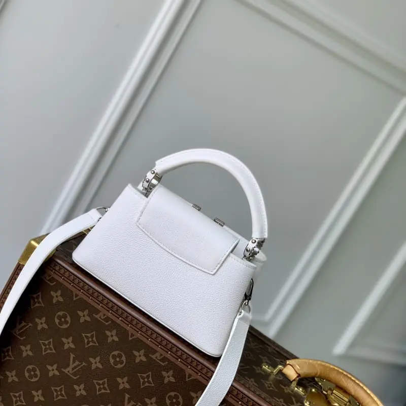 M24666 White 22x12x8cm High Quality Bags - Image 3