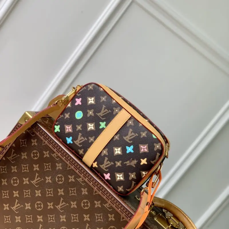 M24820 23.5x15.5x8.5cm High Quality Bags - Image 3