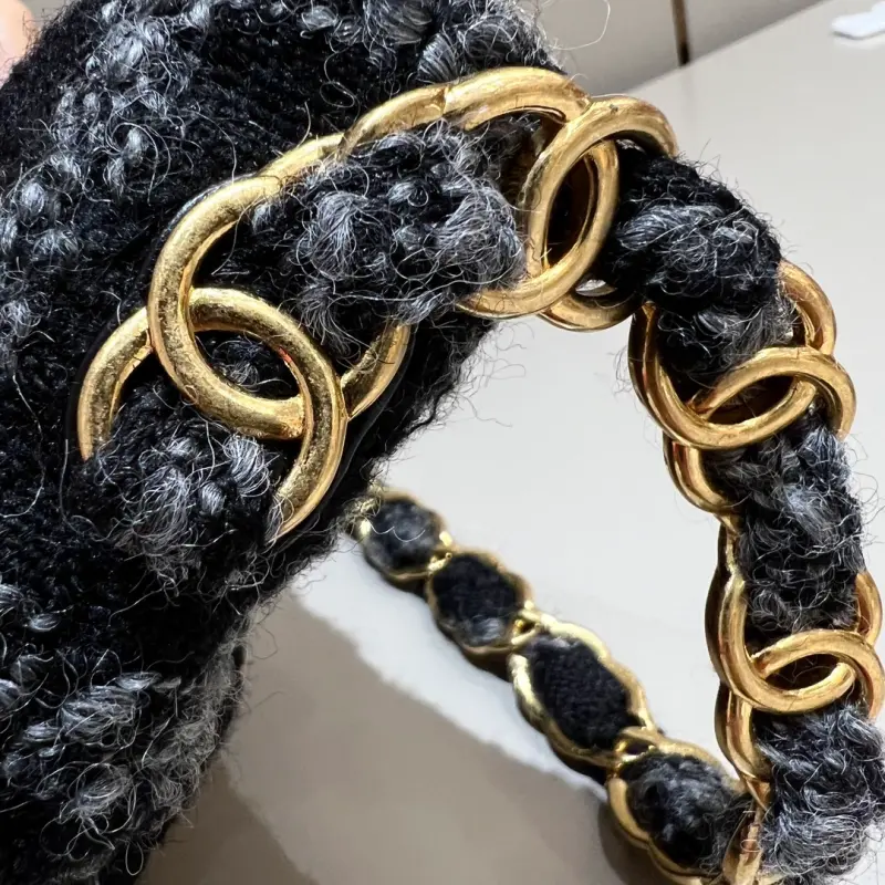 22k Flannel Underarm Bag High Quality Bags - Image 9