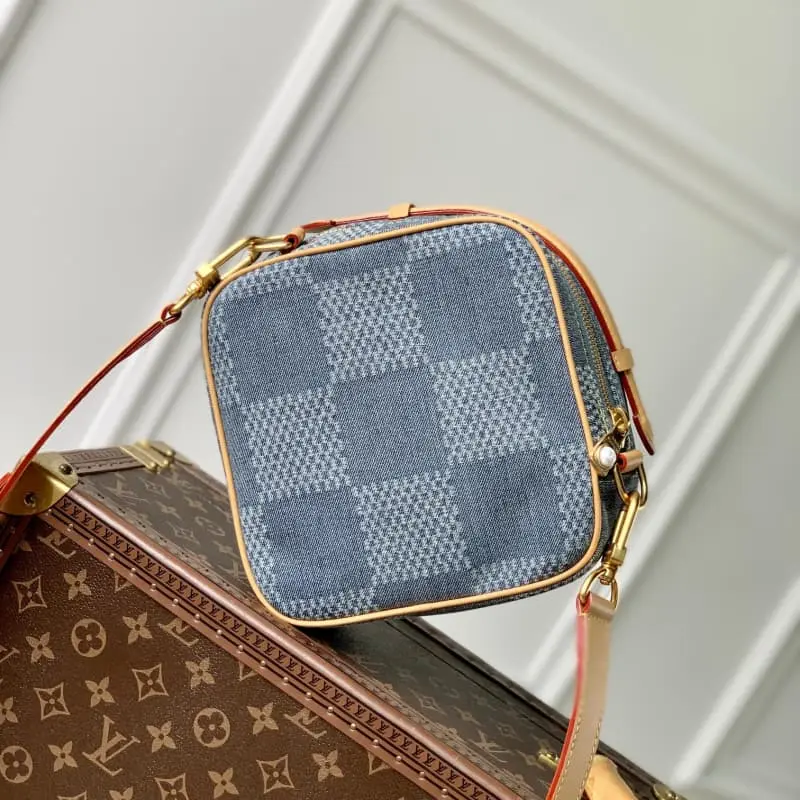 N40706 HH85 24x24x8cm High Quality Bags - Image 4