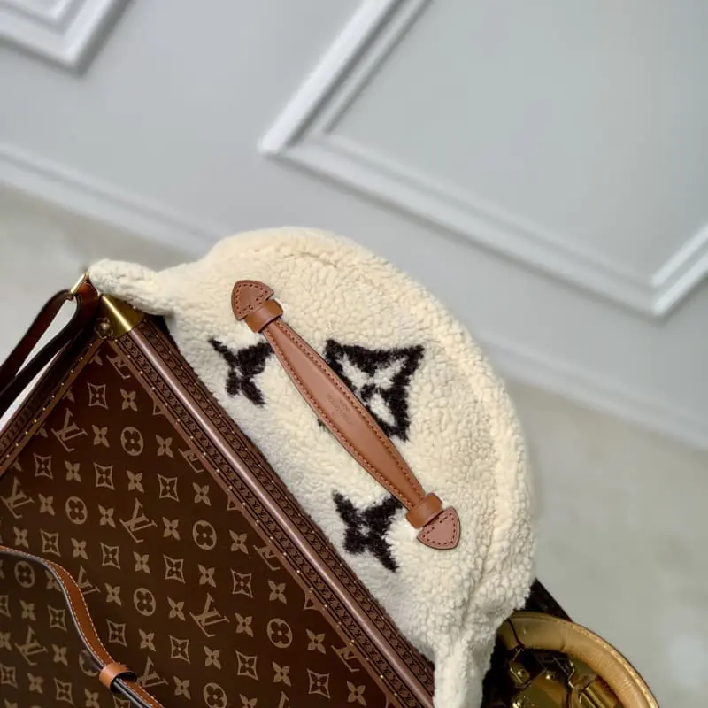 M23715 37x14x13cm High Quality Bags - Image 2