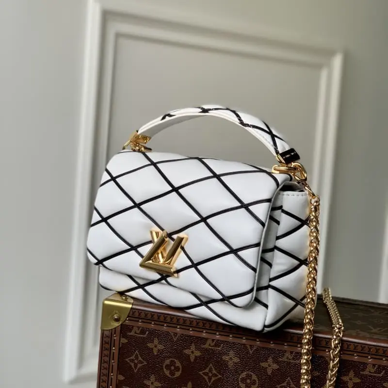 M22890 White 23x16x10cm High Quality Bags - Image 2