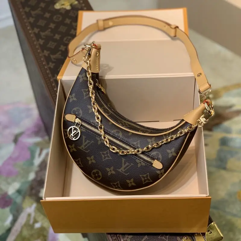 M81098 24x22x6cm High Quality Bags