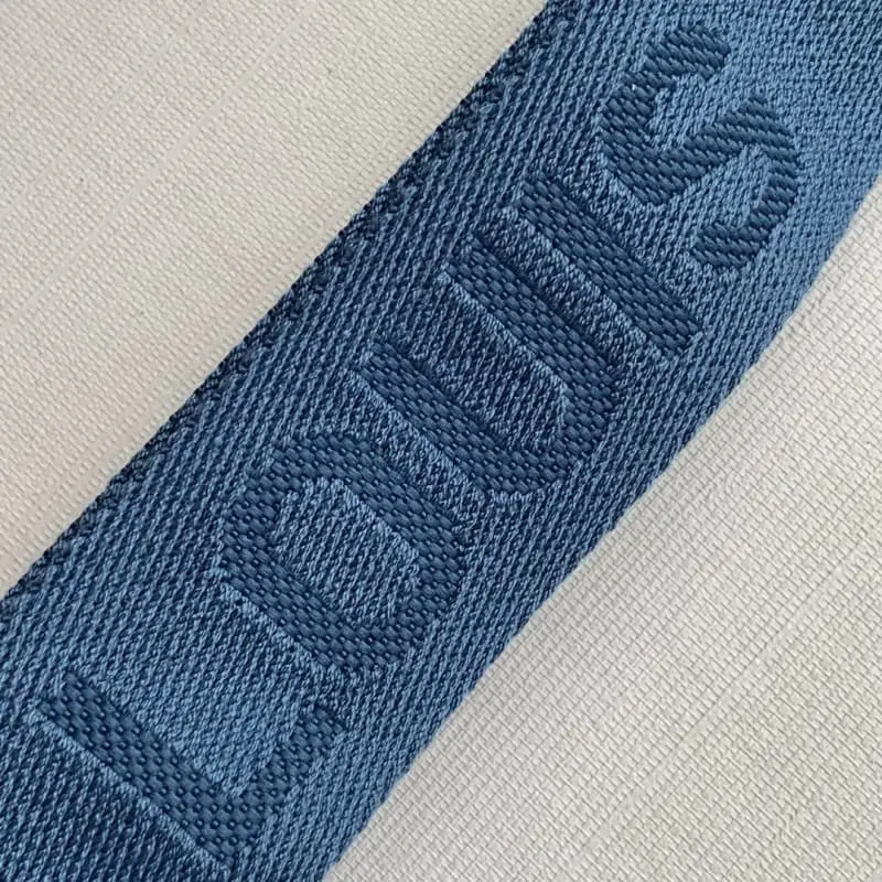 M57793 S1 26x20x12cm High Quality Bags