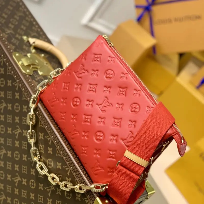 M57792 26x20x12cm High Quality Bags