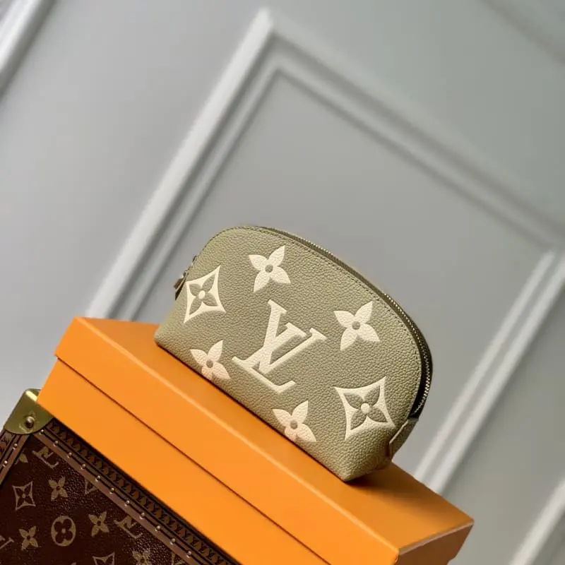 M82493 Green 17x12x6cm High Quality Bags - Image 2