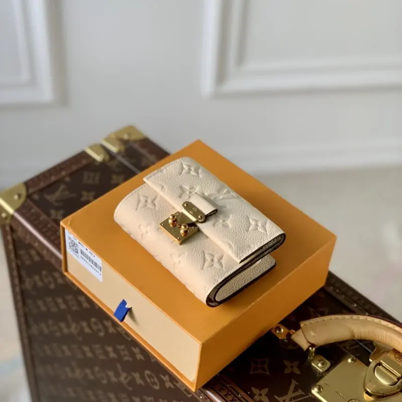 M81071 White (embossed) 11.5x8.5x4cm High Quality Bags - Image 2