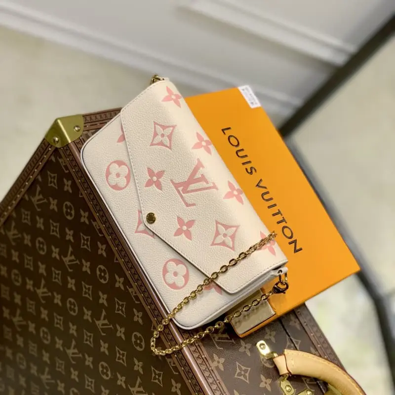 M82047 21x12x3cm High Quality Bags - Image 2