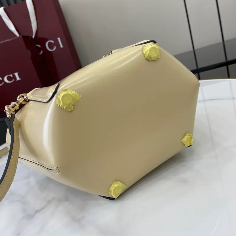 805832 CM 1 High-Quality Bags - Image 4