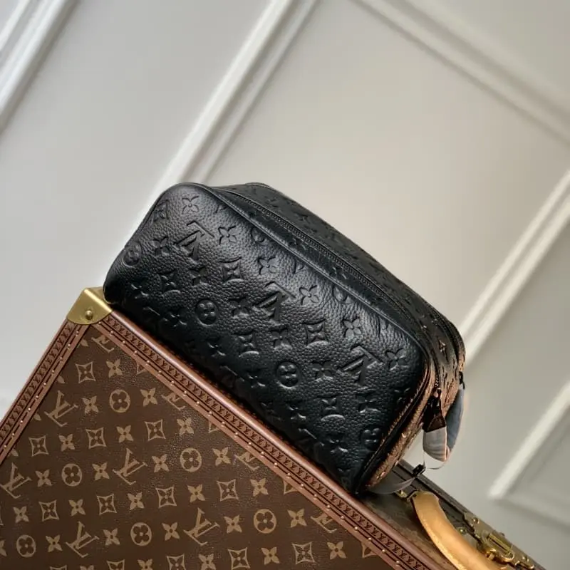 M82576 Leather S5 28x15x16.5cm High Quality Bags