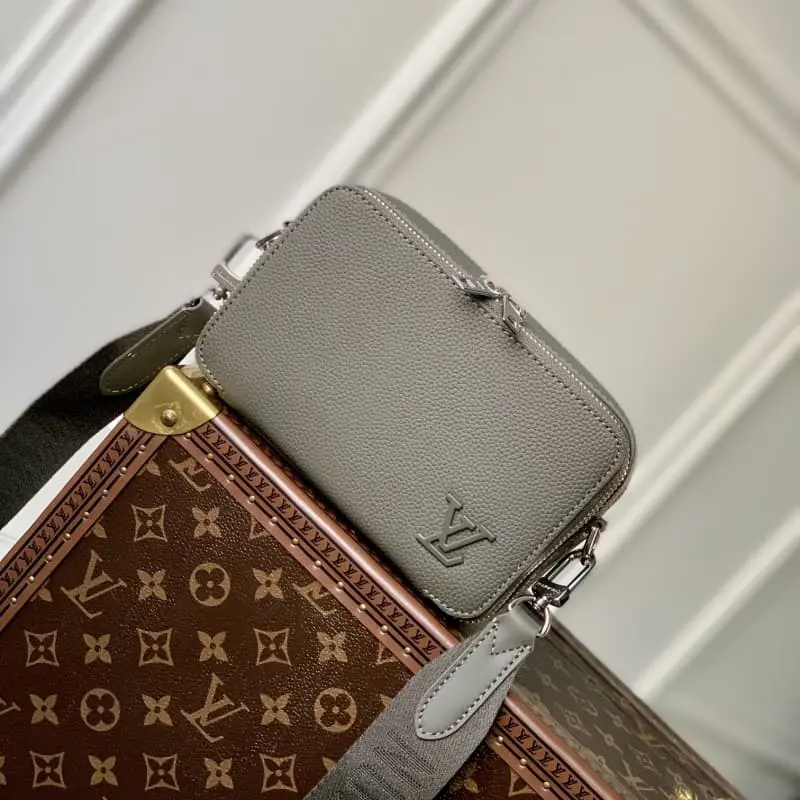 M59161 Green 18.5x11x6.5cm High Quality Bags