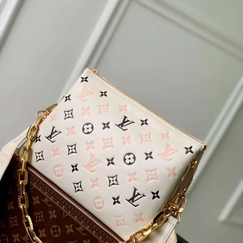 M57791 26x20x12cm High Quality Bags